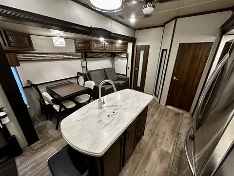 2019 Palomino Columbus 374BH photo 5