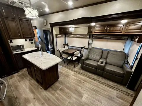 2019 Palomino Columbus 374BH photo 6
