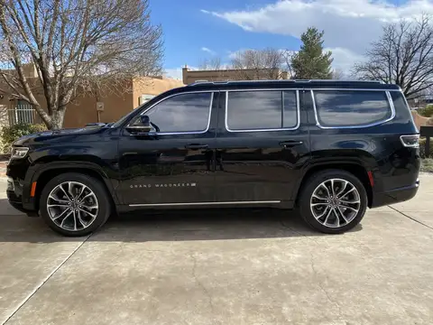 2022 Jeep Grand Wagoneer Series III photo 2