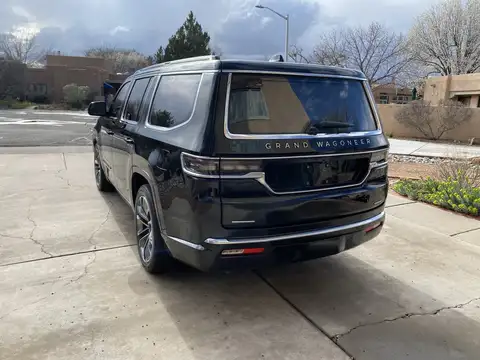 2022 Jeep Grand Wagoneer Series III photo 3