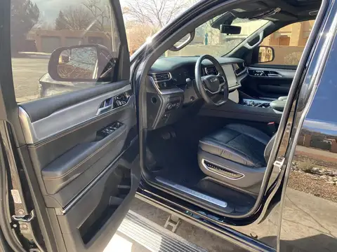 2022 Jeep Grand Wagoneer Series III photo 9