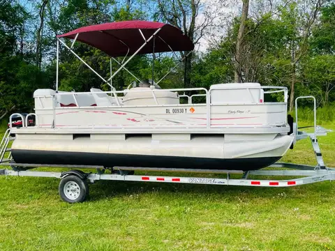 2005 Sun Tracker 20' Pontoon Boat