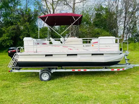 2005 Sun Tracker 20' Pontoon Boat photo 2