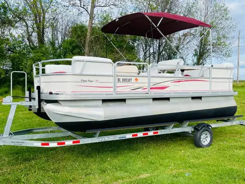 2005 Sun Tracker 20' Pontoon Boat photo 3