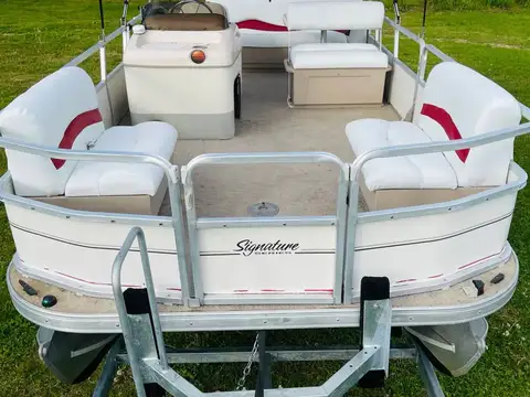 2005 Sun Tracker 20' Pontoon Boat photo 7