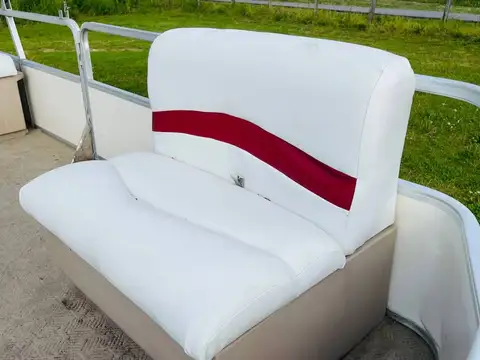 2005 Sun Tracker 20' Pontoon Boat photo 9