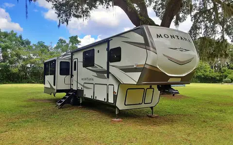 2020 Keystone Montana 3855BR photo 3