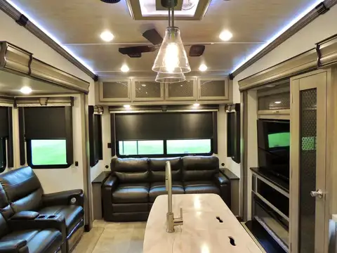 2020 Keystone Montana 3855BR photo 6