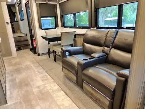 2020 Keystone Montana 3855BR photo 8