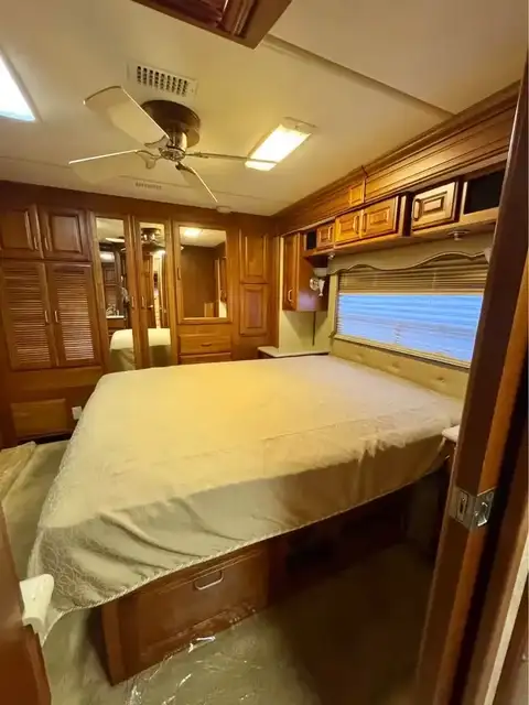 2006 Fleetwood American Tradition Motorhome photo 9