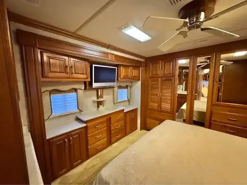 2006 Fleetwood American Tradition Motorhome photo 10