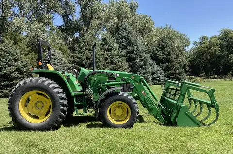 2010 John Deere 6115D MFWD Tractor with Grapple Loader photo 4