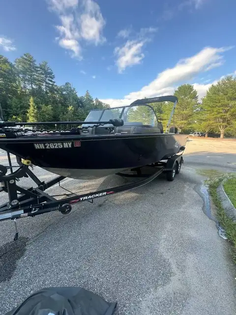 2023 Tracker Targa V-18 WT photo 4