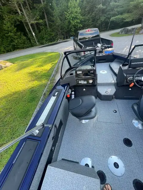 2023 Tracker Targa V-18 WT photo 8