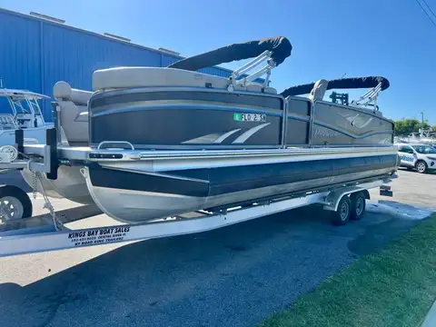 2019 Premier 270 Intrigue photo 2