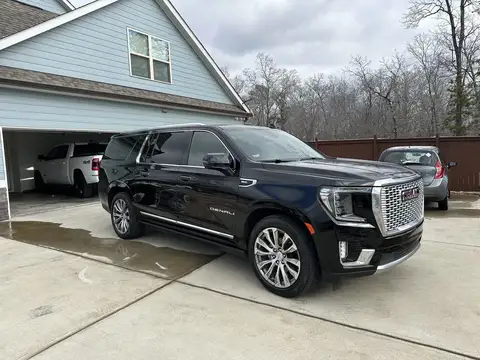 2021 GMC Yukon XL Denali photo 2
