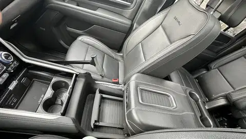 2021 GMC Yukon XL Denali photo 10