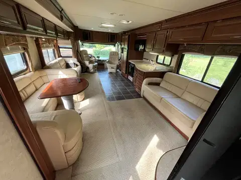 2008 Fleetwood Discovery 40X photo 5