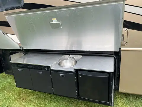 2008 Fleetwood Discovery 40X photo 10