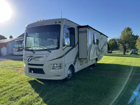 2015 Thor Motor Coach Windsport 32ft Motorhome photo 2