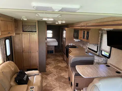 2015 Thor Motor Coach Windsport 32ft Motorhome photo 4