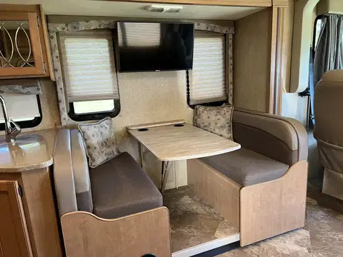 2015 Thor Motor Coach Windsport 32ft Motorhome photo 5