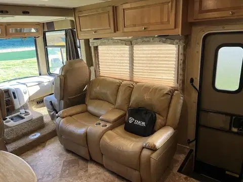 2015 Thor Motor Coach Windsport 32ft Motorhome photo 6
