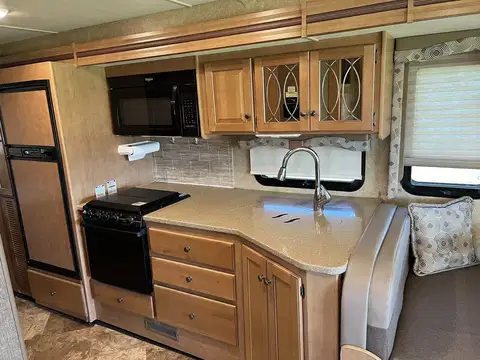 2015 Thor Motor Coach Windsport 32ft Motorhome photo 7