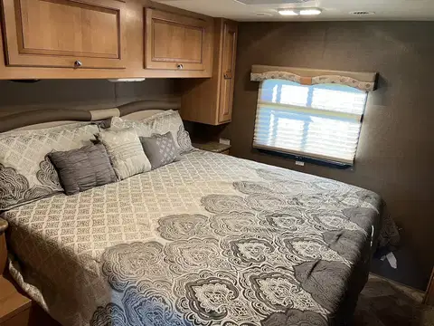 2015 Thor Motor Coach Windsport 32ft Motorhome photo 10