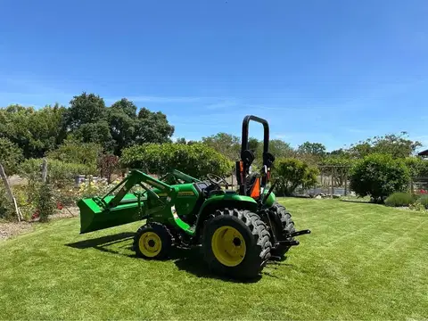 2018 John Deere 3038E Compact Utility Tractor photo 2