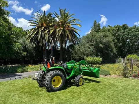 2018 John Deere 3038E Compact Utility Tractor photo 5