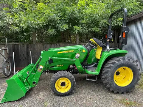 2018 John Deere 3038E Compact Utility Tractor photo 7