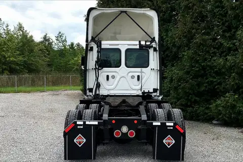2020 Freightliner Cascadia 126 Day Cab photo 4