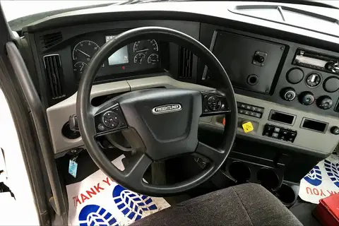 2020 Freightliner Cascadia 126 Day Cab photo 9