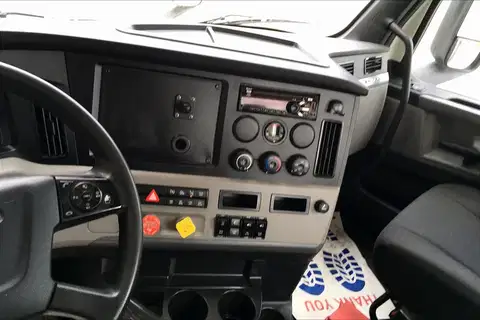 2020 Freightliner Cascadia 126 Day Cab photo 10